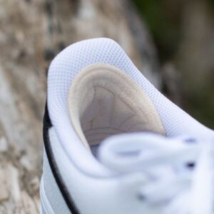 Alternative view of Quand les chaussures sont trop grandes – Coussinets de talon autocollants