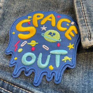Alternative view of Space Out – Écusson